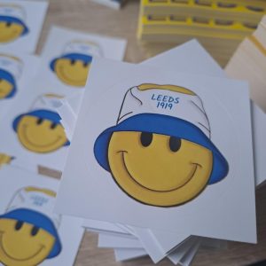 Leeds United smiley bucket hat Stickers X30. LUFC- Easy Peel. Football gift Ideas. Crafts.